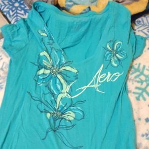 Flower tee. Color blue